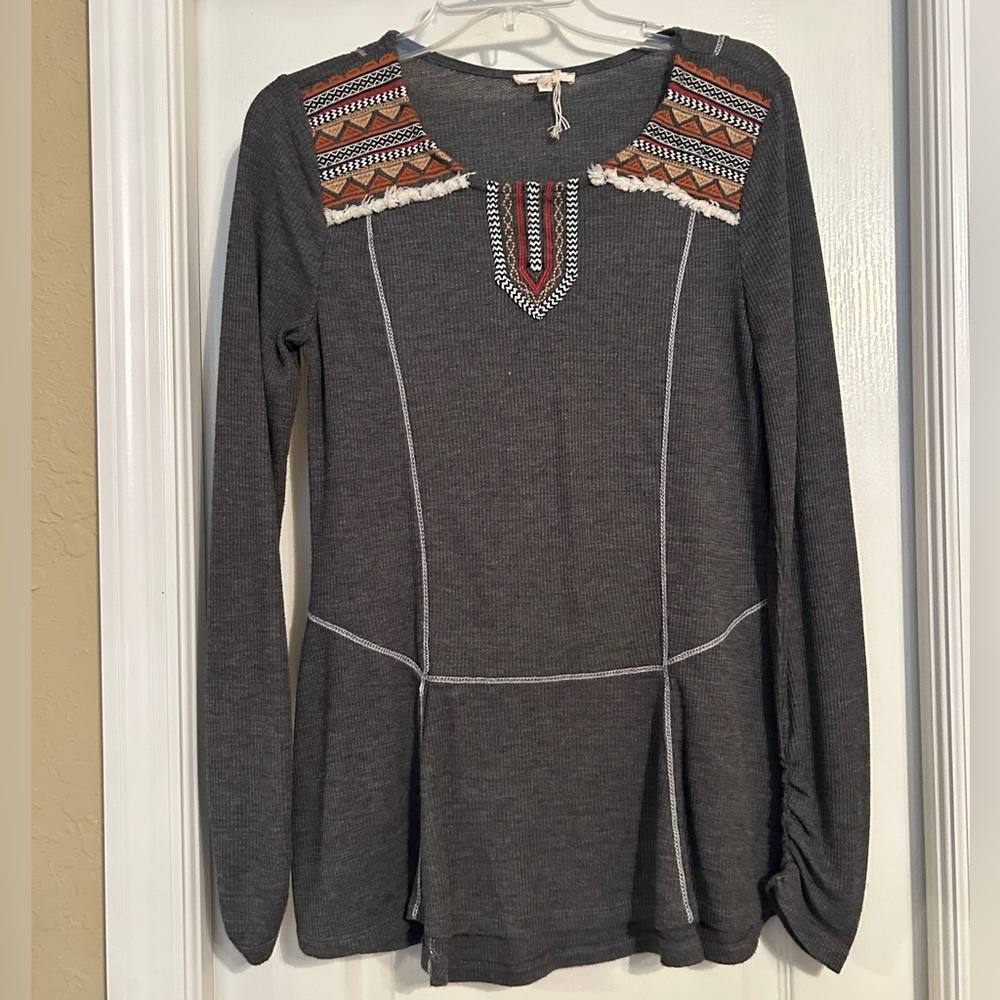 MYSTREE long sleeved top size small EUC